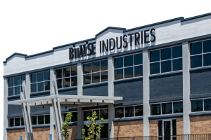 Alrededor de 100 ex empleados de Biwise Industries en Fresno demandan a compañía por robo de salarios y despido ilegal.