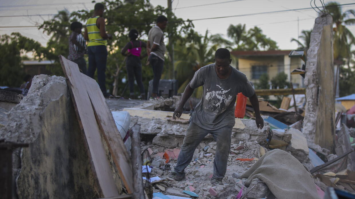 Haití busca sobrevivientes mientras suben a 1,297 las muertes tras el potente terremoto | Noticias Univision América Latina - Vimarsana News