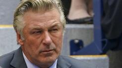 El actor Alec Baldwin dispara una pistola de utilería en un set de grabación, mata a una persona y hiere a otra
