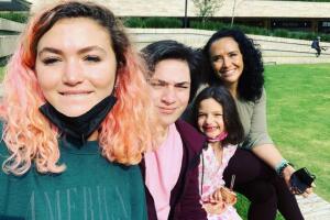 Mayra Rojas y sus tres hijos