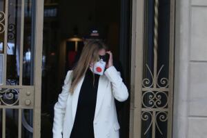 Alessandro Lequiio y Ana Oregon abandonan Barcelona