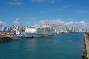 World's Largest Cruise Ship Drops Off Passengers And Crew In Miami