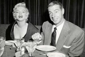 Marilyn Monroe y Joe DiMaggio.jpg