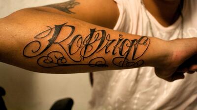 Tatuajes De Nombres En Cursiva Entretenimiento Cultura Pop Univision Tatuajes De Nombres En Cursiva Entretenimiento Cultura Pop Univision