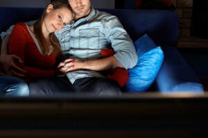 casal-assiste-filme_4.jpg
