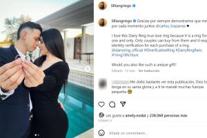 Así presumieron Carlos Parra y su novia que se comprometieron en febrero pasado.