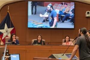 Ciudadanos de San Antonio rechazan centro de detención de ICE durante audiencia pública