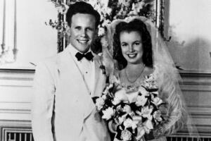 Marilyn Monroe y su primer esposo, James Dougherty (5).jpg