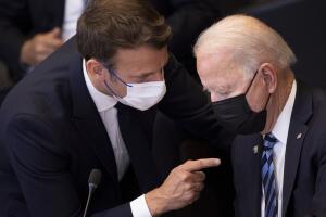 Biden y Macron en una cumbre de la OTAN en Bruselas el 14 de junio de 2021.