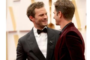 jamie-dornan-andrew-garfiel-abrazo-fotos.jpg