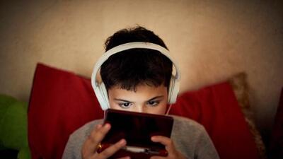 El tiempo excesivo frente a la pantalla merma las capacidades de los niños, advierte estudio