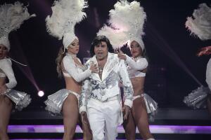 El "incalificable" estilo de Albertano para cantar y bailar 'Macumba'