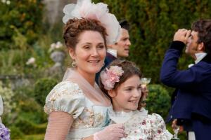 Ruth Gemmell como Lady Violet Bridgerton