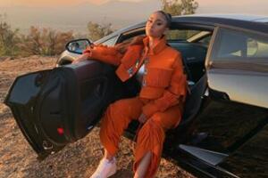 Paloma Mami en auto.jpg