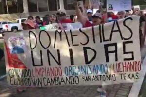Cientos de personas protestan contra la implementación de la Ley SB4 en San Antonio 