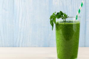 suco-verde-detox-0317-1400x800.jpg