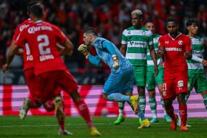 Tiago Volpi hizo el gol del triunfo de Toluca ante Santos
