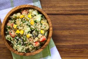 ensalada-quinoa-saludable.jpg