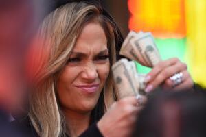 Jennifer Lopez Throws Cash To The Wind As She's Held At Gunpoint