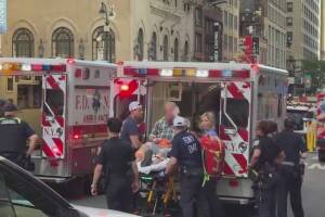 Seis personas apuñaladas en aparente ataque aleatorio en Penn Station de Nueva York.