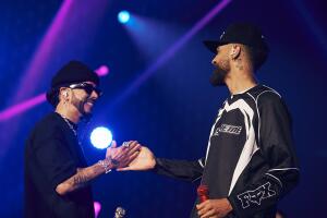 Yandel con Jay Wheeler en los ensayos de los Latin AMAs 2024