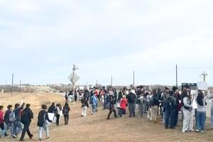 protestas estudiantiles contra ICE familia padres apoyan jóvenes austin texas