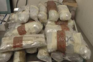 Autoridades fronterizas de nogales decomisaron dos pequeños cargamentos de heroína y cocaína