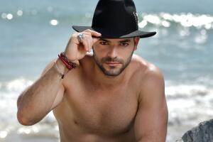 Exclusiva: Sandra y su esposo subieron la temperatura en las playa de Miami