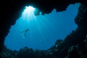 mergulhador buraco azul 0422 1400x800