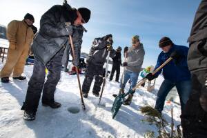 Crucifijo gigante sumergido en el lago Michigan