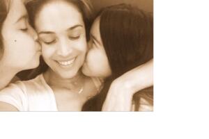 karla martìnez con hijas 