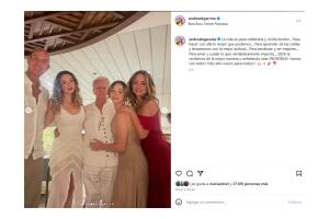 Andrea Legarreta junto a su familia en Bora Bora.