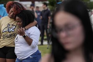 La madre del menor le habría pedido al padre asegurar sus armas y restringir el acceso de Colt. 