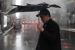 El pronóstico indica que las ráfagas de vientos se intensificarán y continuarán toda la noche de este viernes.