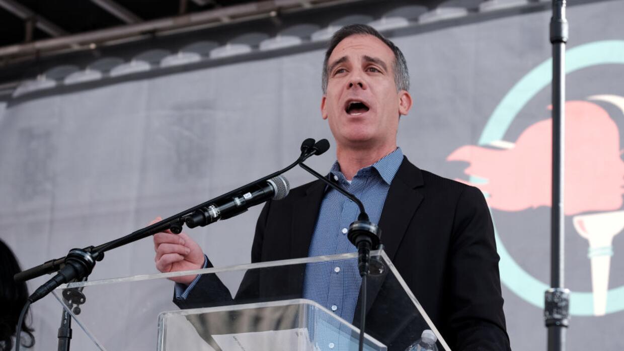 Los Angeles Mayor Eric Garcetti Quarantined After Daughter Tests Positive For Coronavirus |  Univision Salud News