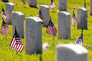 Día de los Caídes en el Cementerio Nacional de Los Ángeles