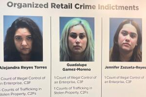 Tres mujeres detenidas tras robar más de medio millón de dólares en maquillaje