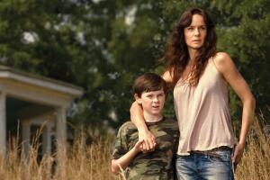 the_walking_dead_lori_carl.jpg