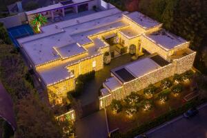 Kendall Jenner decoró así el exterior de su casa.