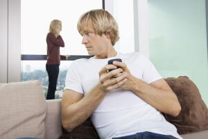sms-homem-sofa.jpg