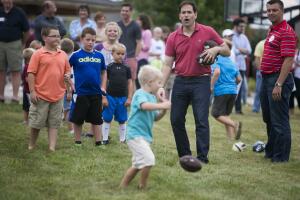 Marco Rubio durante picnic familiar en Iowa