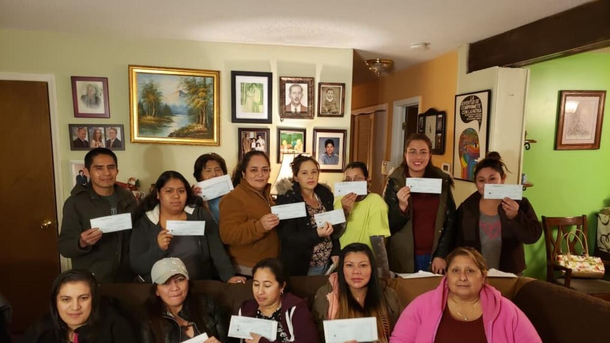 Inmigrantes hispanos recuperan salarios robados en víspera