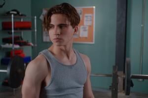 Tanner Buchanan como Robby en ‘Cobra Kai’ - Netflix.jpg