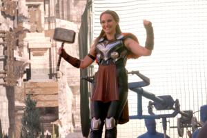 Thor Love and Thunder brazos de Natalie Portman CGI (2).jpg