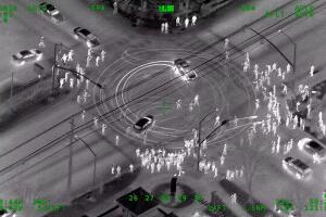 Reunión ilegal de automóviles provoca persecución policiaca a más de 160 mph en Sacramento