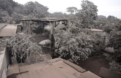 Mueren 18 Integrantes De Una Familia Tras La Erupcion Del Volcan De Fuego En Guatemala Noticias Univision Fenomenos Naturales Univision