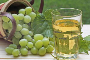 suco-uva-verde-copo.jpg