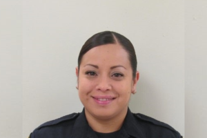 Adelina-Agosto-arrestada-intoxicada-puerta