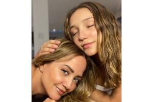 Andrea Legarreta y su hija.jpg