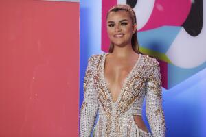 Famosas tonos dorados